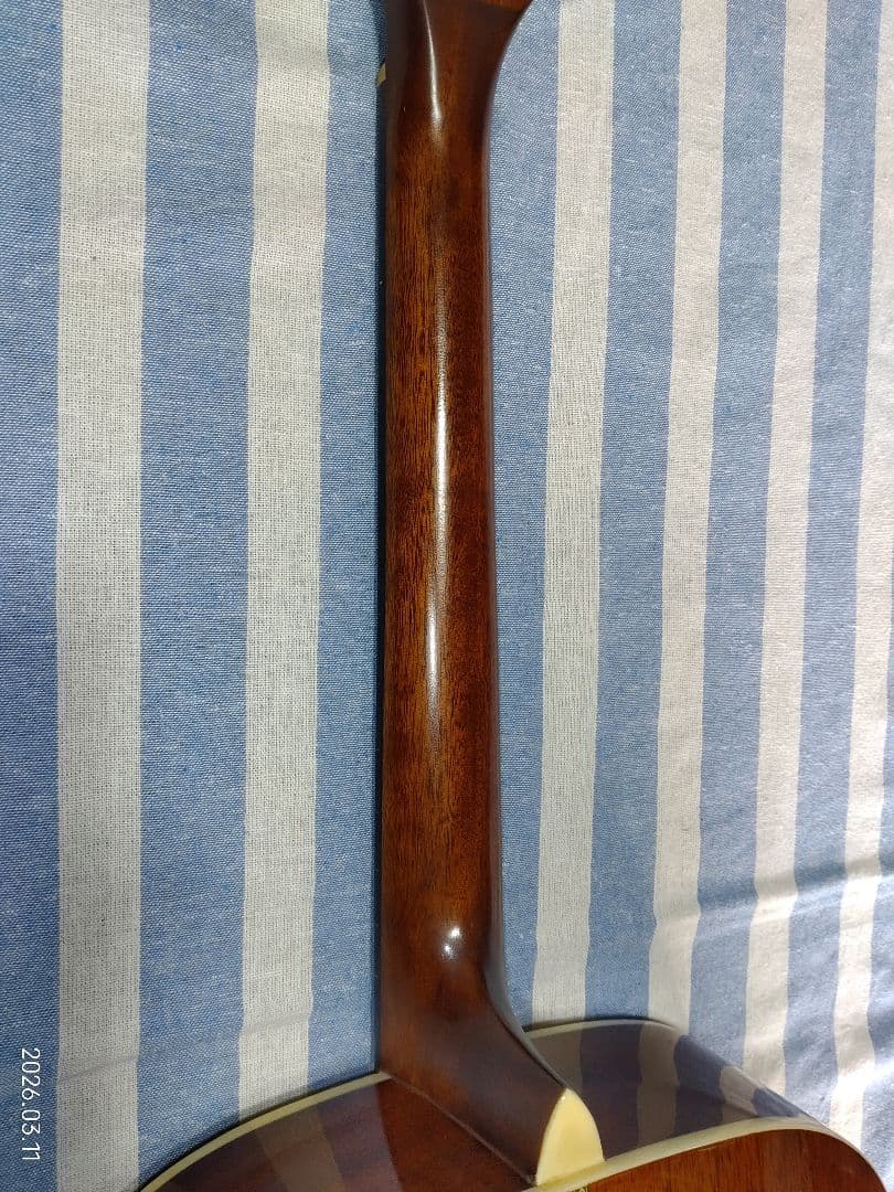 S YAIRIのOOOサイズのアコースティックギターYF-05/Nまずまず美品。