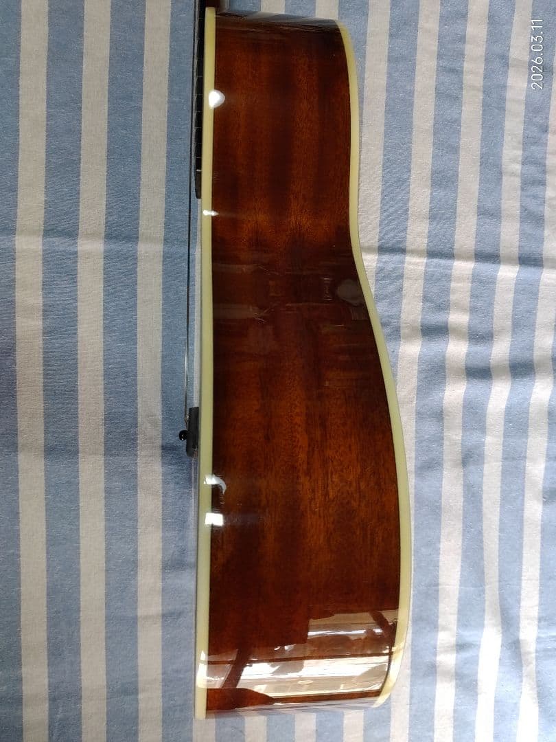 S YAIRIのOOOサイズのアコースティックギターYF-05/Nまずまず美品。