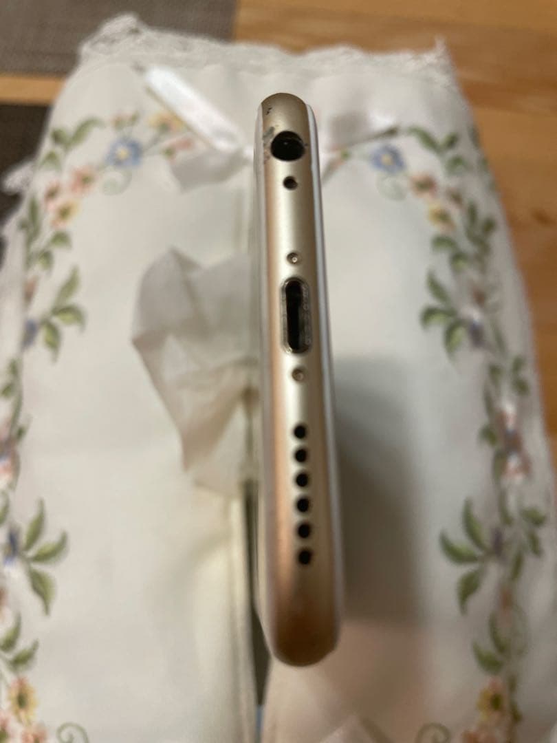 Apple iPhone 6s ゴールド　64G