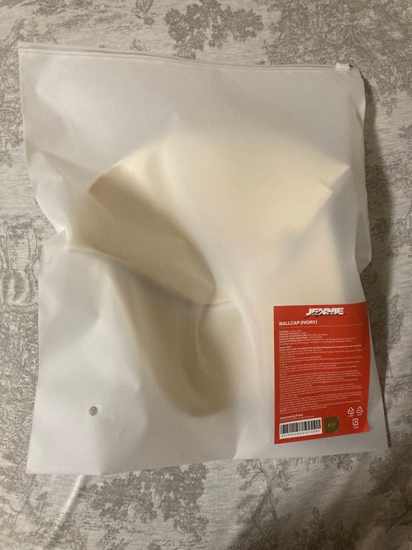 BLACKPINK ジェニ　Mantra キャップ　アイボリー
