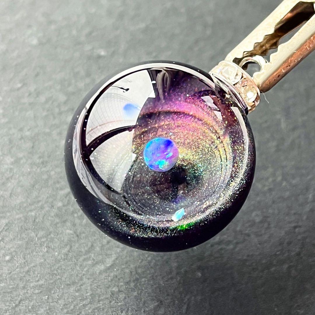 【ハンドメイド】135.137.宇宙玉チャーム　25mm 宇宙玉専用台座２個