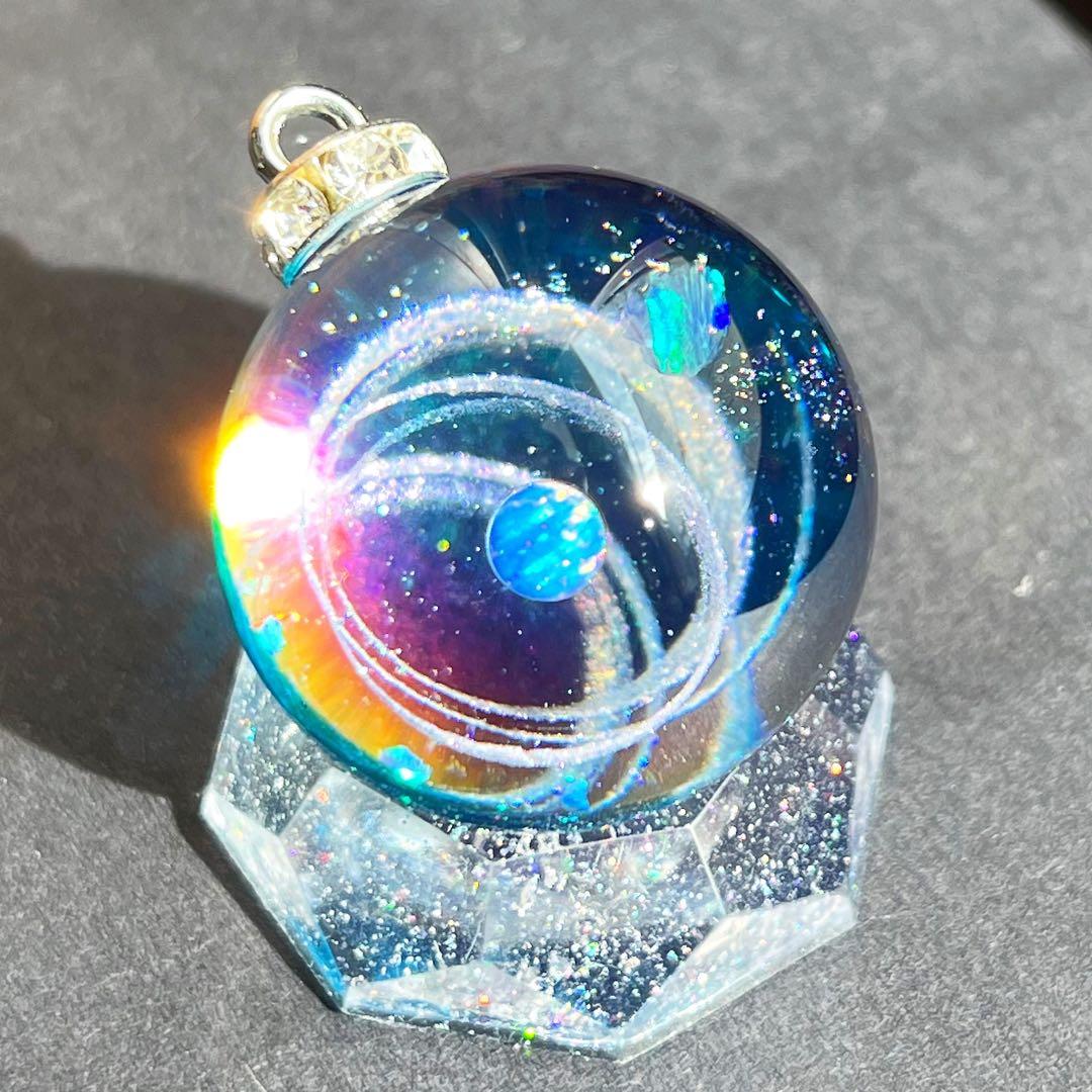 【ハンドメイド】135.137.宇宙玉チャーム　25mm 宇宙玉専用台座２個