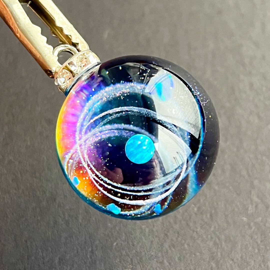 【ハンドメイド】135.137.宇宙玉チャーム　25mm 宇宙玉専用台座２個