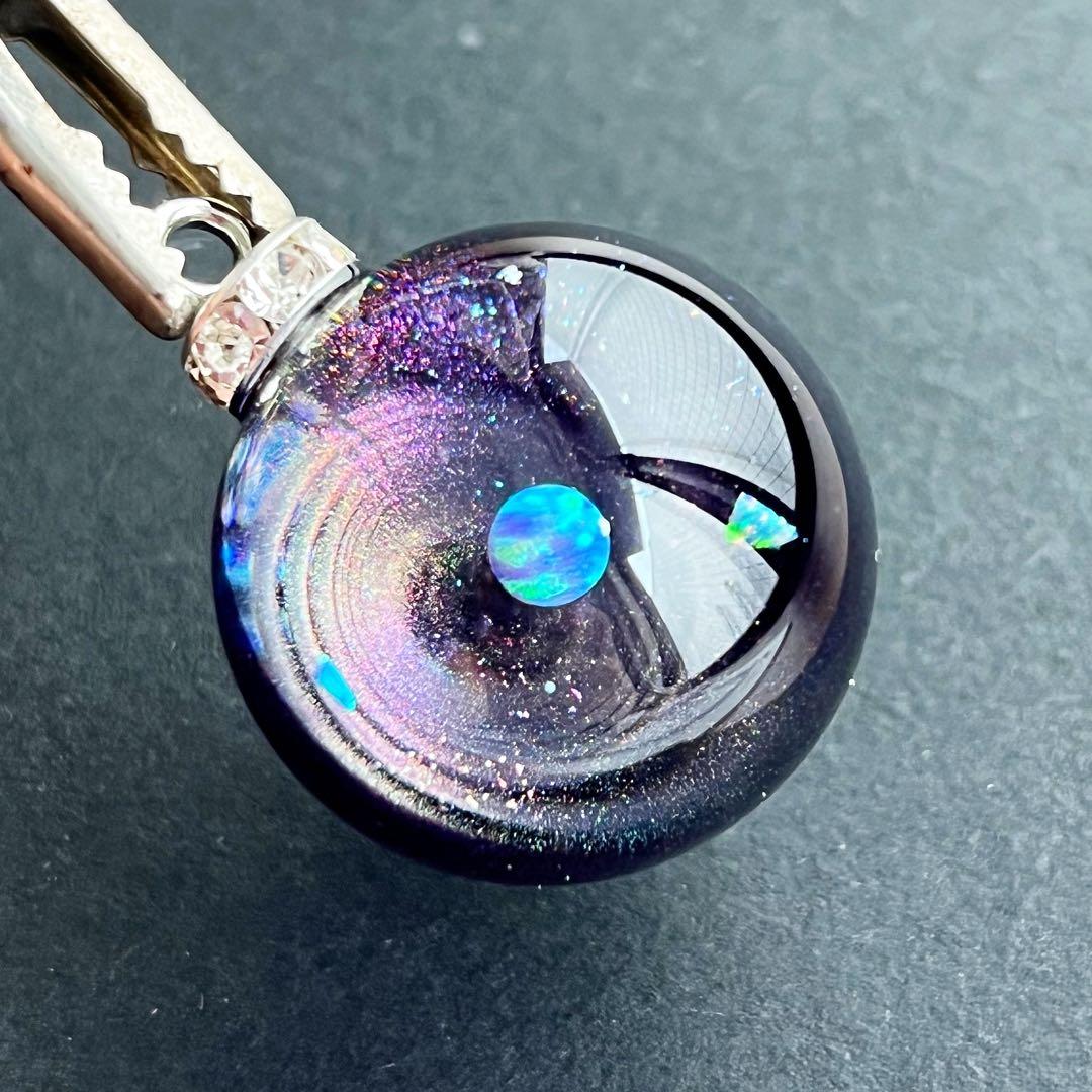 【ハンドメイド】135.137.宇宙玉チャーム　25mm 宇宙玉専用台座２個
