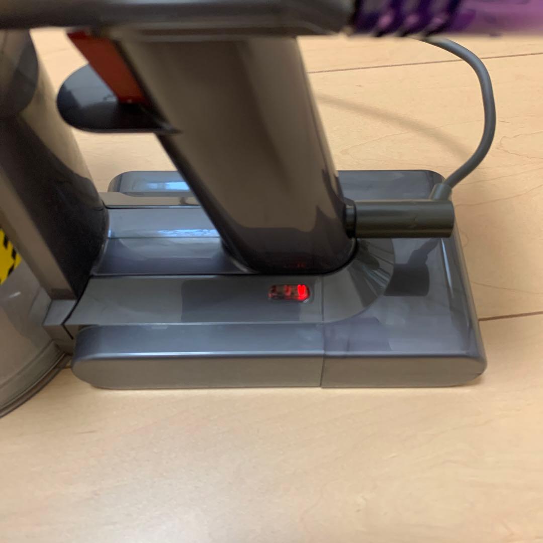 Dyson V8 Slim Fluffy スティッククリーナー【充電不可】