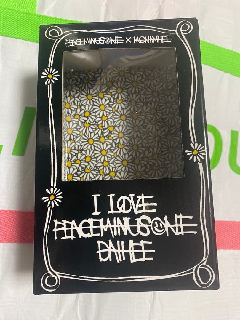 peaceminusone x MONAMHEE SYHEE キーホルダー