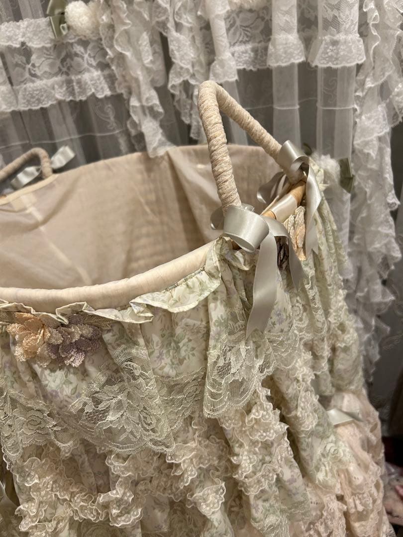 タグ付さえらアキアカネフリフリ特大レースバスケット30×43●テーブルクロスにも