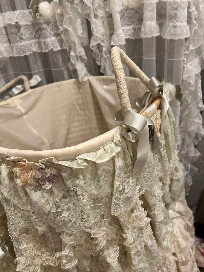 タグ付さえらアキアカネフリフリ特大レースバスケット30×43●テーブルクロスにも