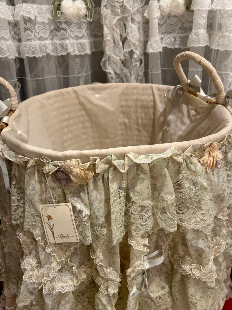 タグ付さえらアキアカネフリフリ特大レースバスケット30×43●テーブルクロスにも