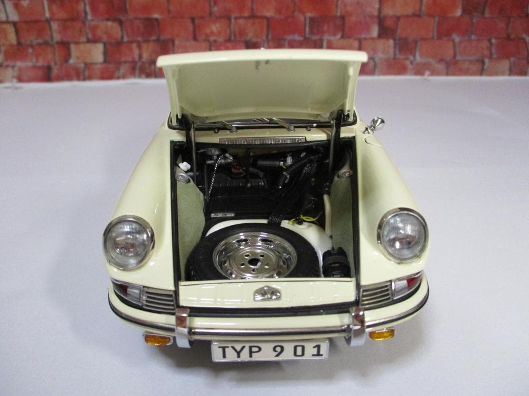 1/18 CMC ポルシェ 901(911) 1964 ホワイト