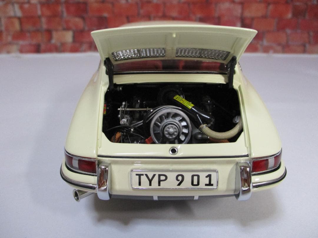 1/18 CMC ポルシェ 901(911) 1964 ホワイト