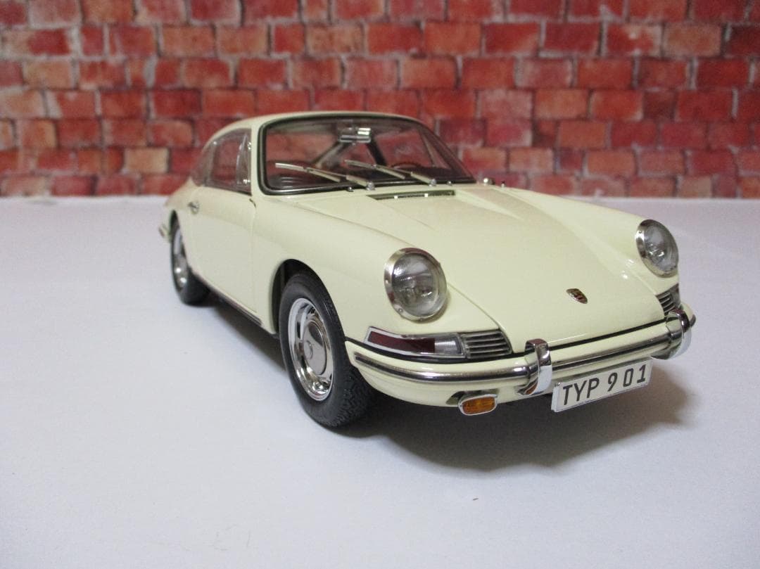 1/18 CMC ポルシェ 901(911) 1964 ホワイト