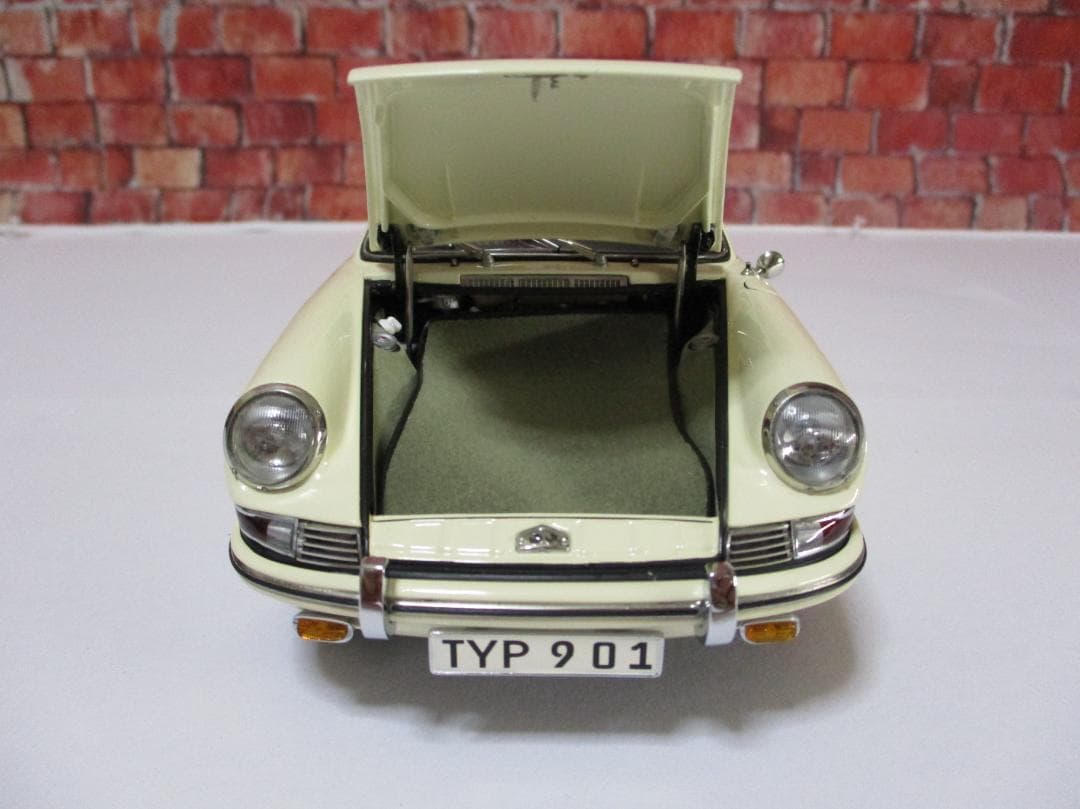 1/18 CMC ポルシェ 901(911) 1964 ホワイト