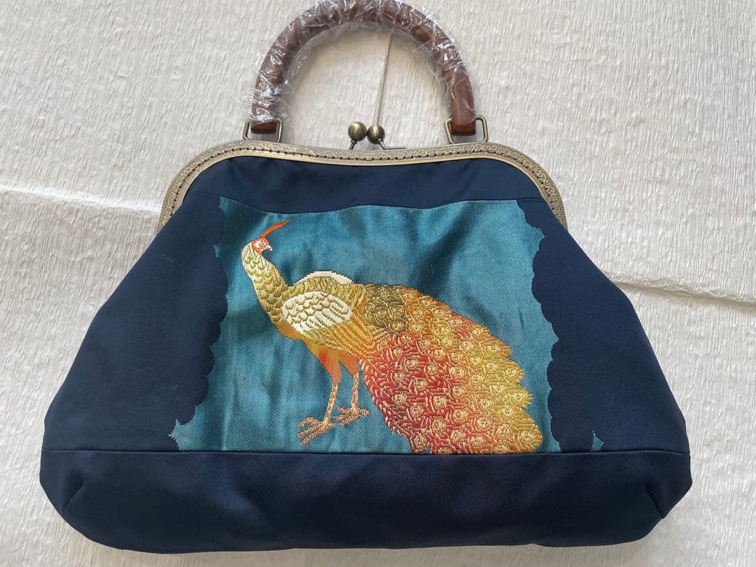 古布リメイクがま口バッグ　名古屋帯地　孔雀　刺繍