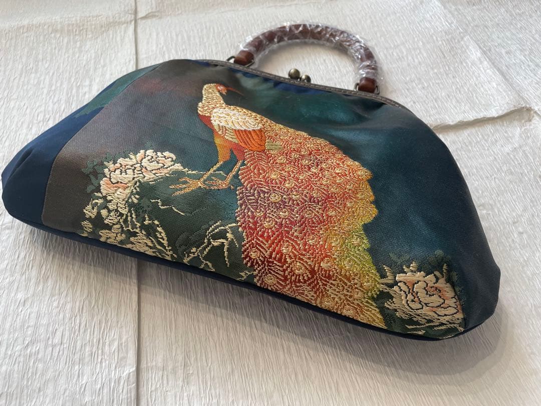 古布リメイクがま口バッグ　名古屋帯地　孔雀　刺繍