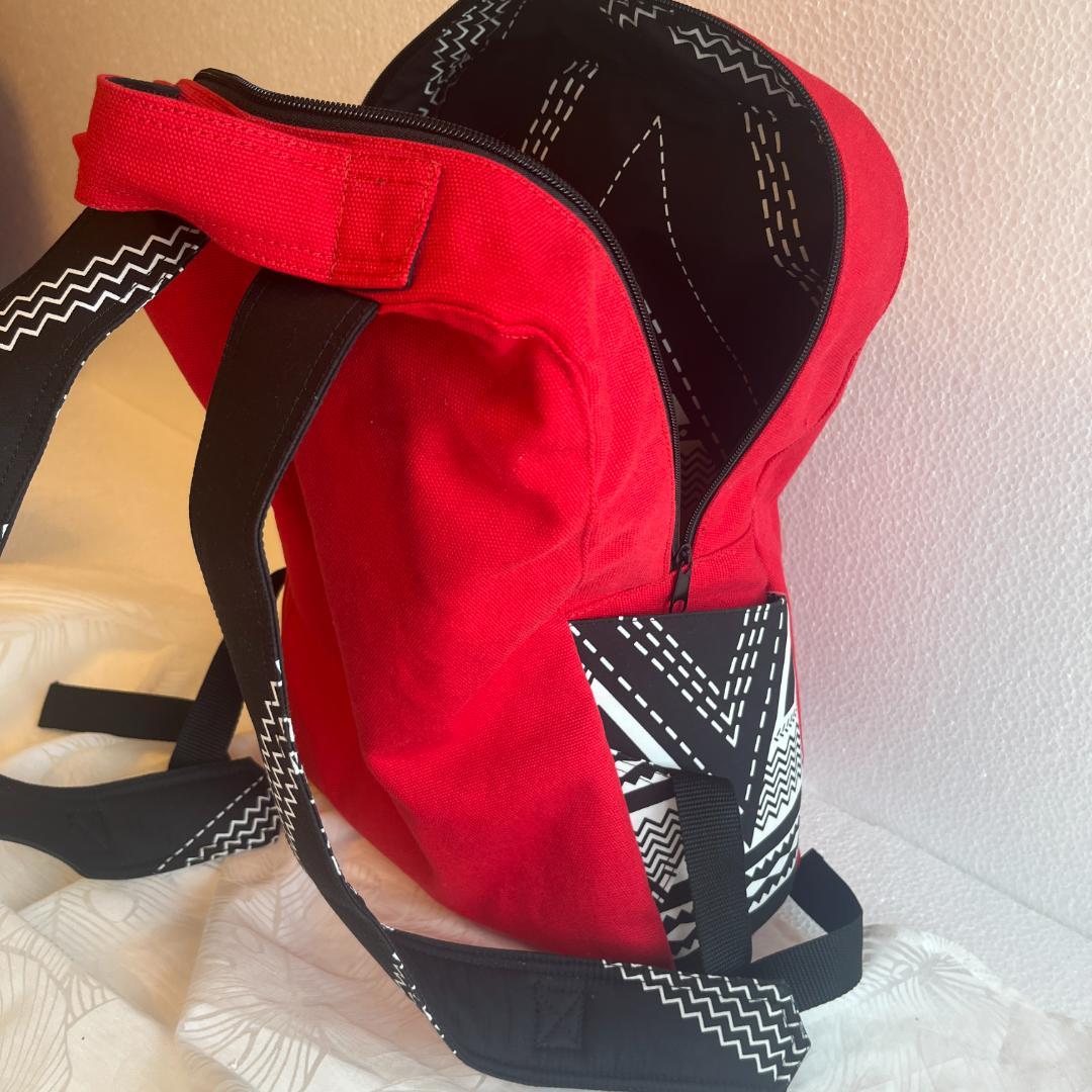 ハワイアンなリュックサック（深紅と黒のタパ）