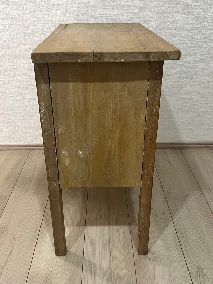 【Sale最終価格】 脚のアイアン飾りが素敵な脚飾付フレンチキャビネット