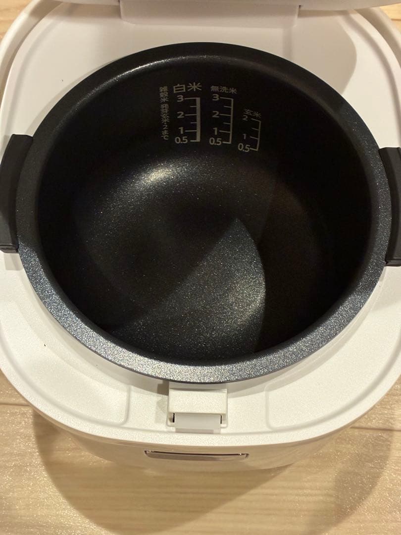 シャープ 炊飯器 3合 ホワイト