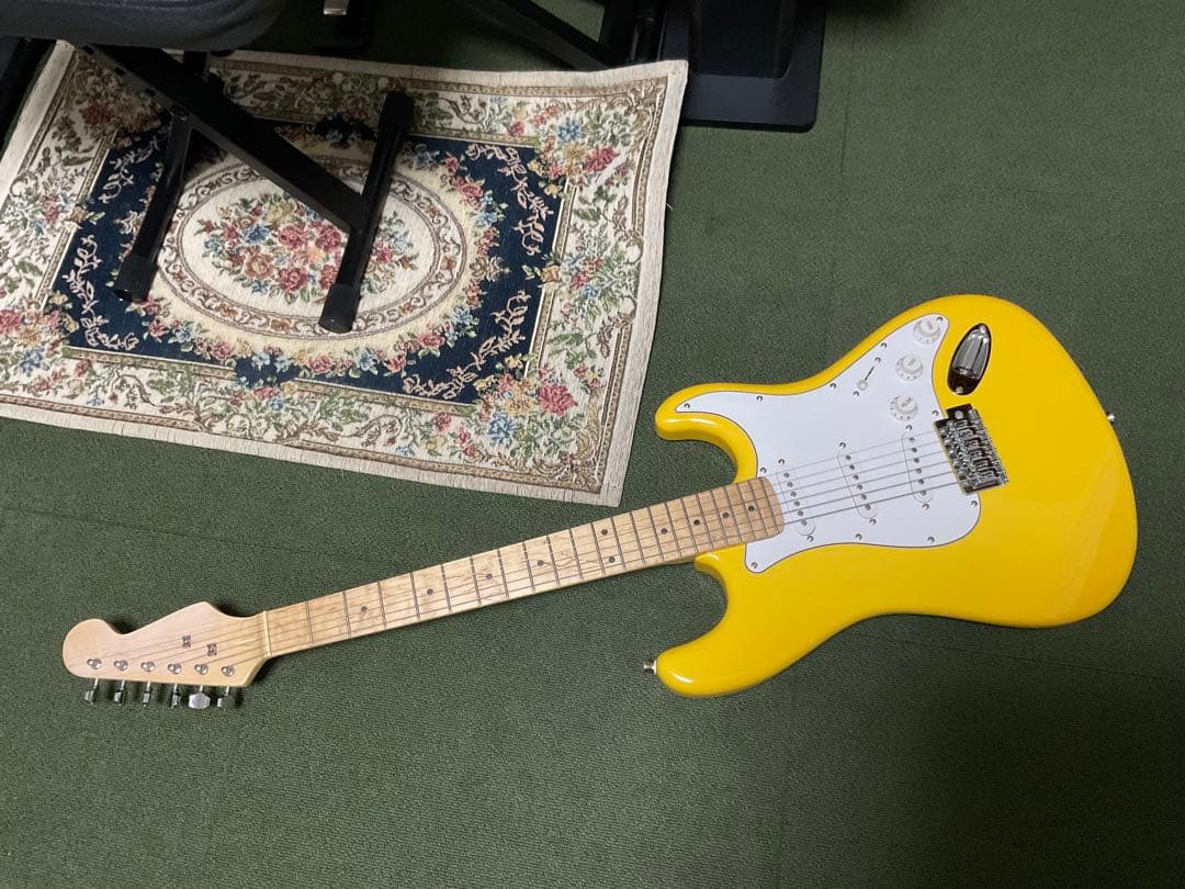 ストラトキャスター　タイプ　イエロー　美品