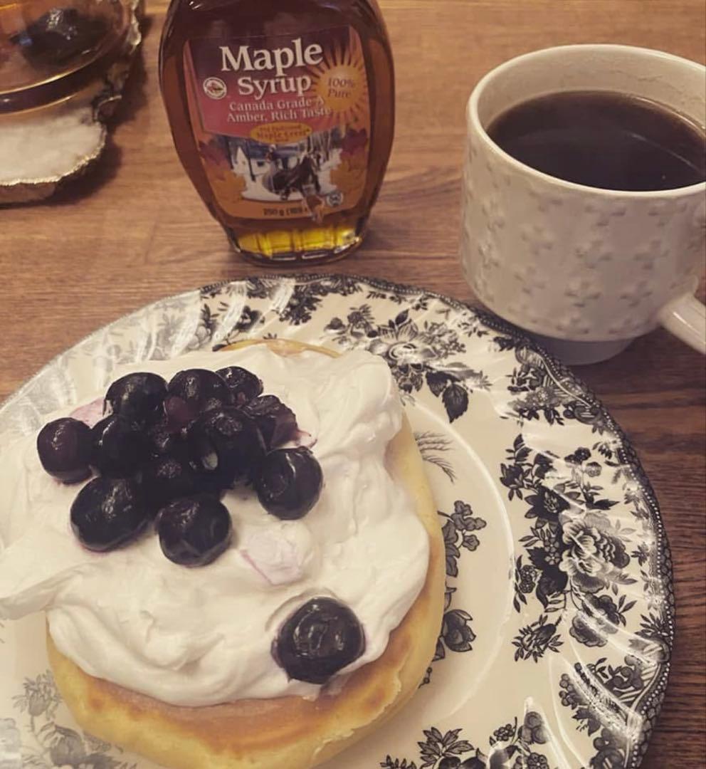 Anthropologie購入黒白花柄の中型皿 陶磁器製2枚セットです。