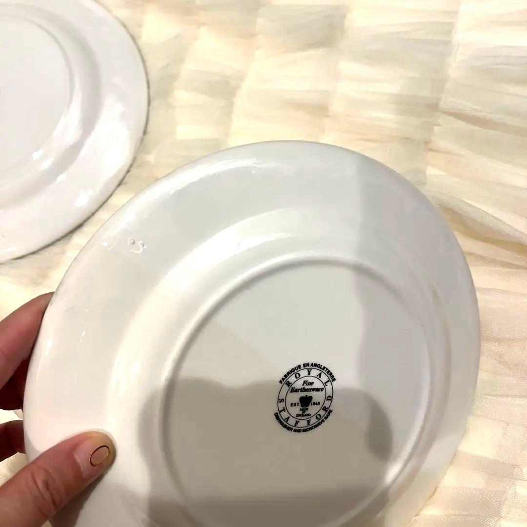 Anthropologie購入黒白花柄の中型皿 陶磁器製2枚セットです。
