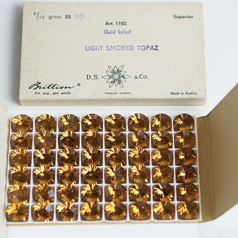 スワロフスキー art.1102 ss60 LIGHT SMOKED TOPAZ