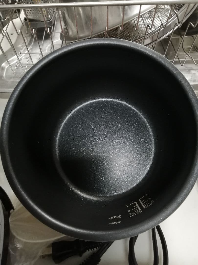 大幅値下げ新品未使用コイズミ電気圧力鍋1.6L メニューレシピ付KSC-3501