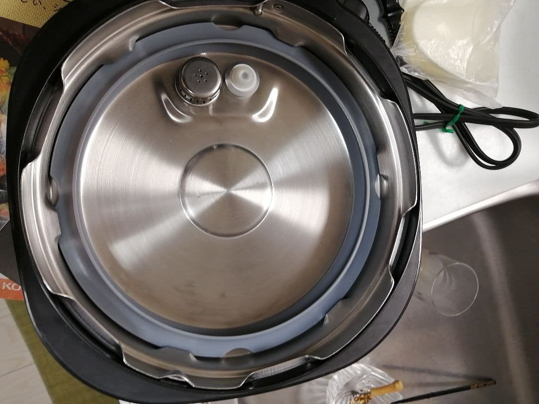 大幅値下げ新品未使用コイズミ電気圧力鍋1.6L メニューレシピ付KSC-3501