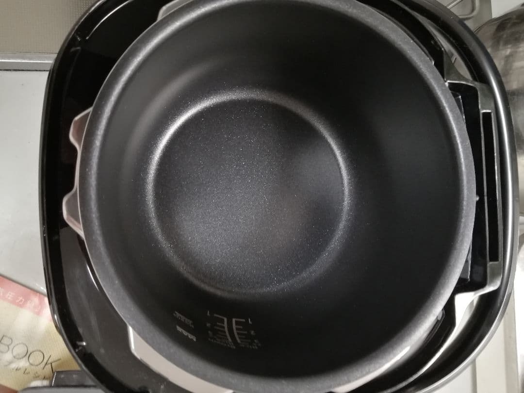 大幅値下げ新品未使用コイズミ電気圧力鍋1.6L メニューレシピ付KSC-3501