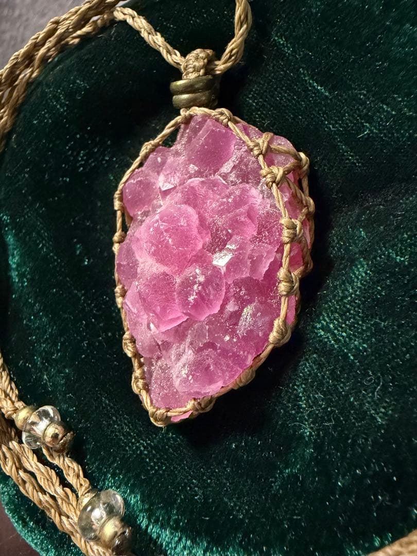 マゼンタカルサイト　ピンクコバルトカルサイト　原石　マクラメ編みネックレス