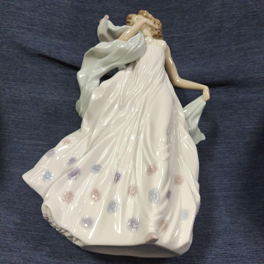 リヤドロ フィギュリン 夏のセレナーデ 6193