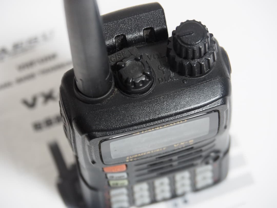 YAESU VX-6 デュアルバンドハンディトランシーバ / ワイドバンド受信