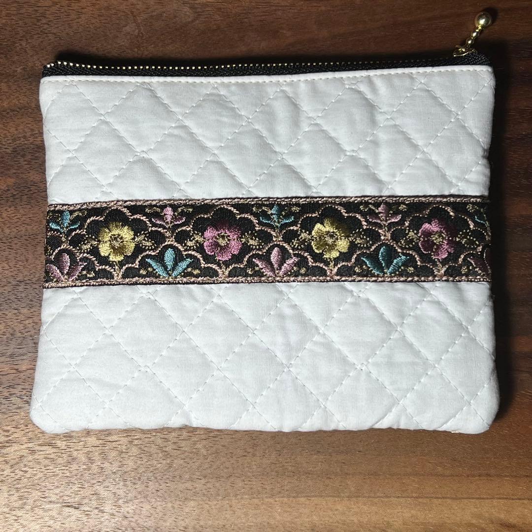 キラキラ⭐️　インド刺繍ポーチ中&ぷっくりポーチ