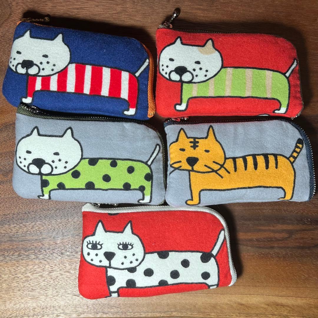 キラキラ⭐️　インド刺繍ポーチ中&ぷっくりポーチ