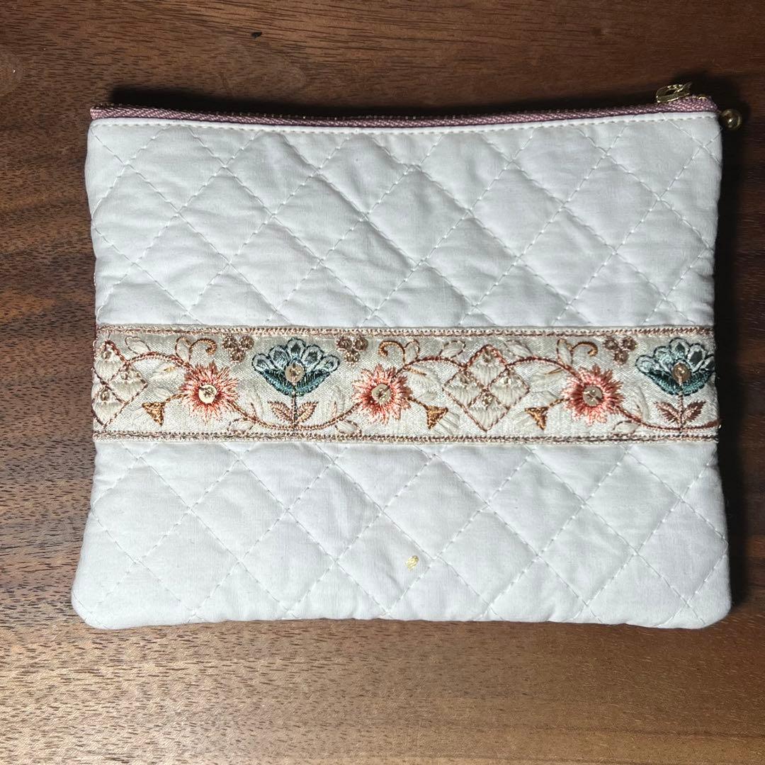 キラキラ⭐️　インド刺繍ポーチ中&ぷっくりポーチ