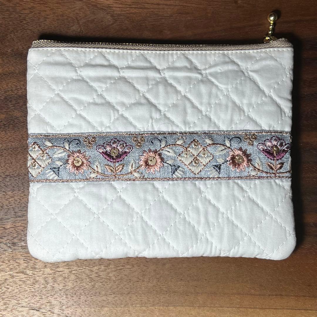 キラキラ⭐️　インド刺繍ポーチ中&ぷっくりポーチ