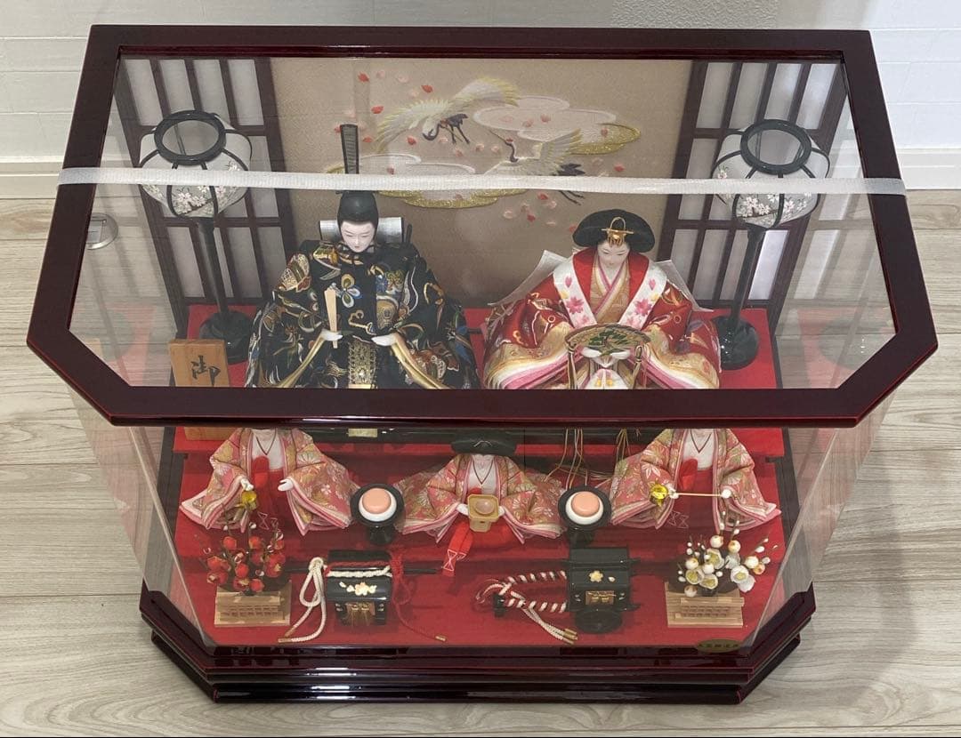 アクリルケース入 雛人形 五人飾り 鶴の刺繍屏風付 伝統美漂う逸品 桃の節句