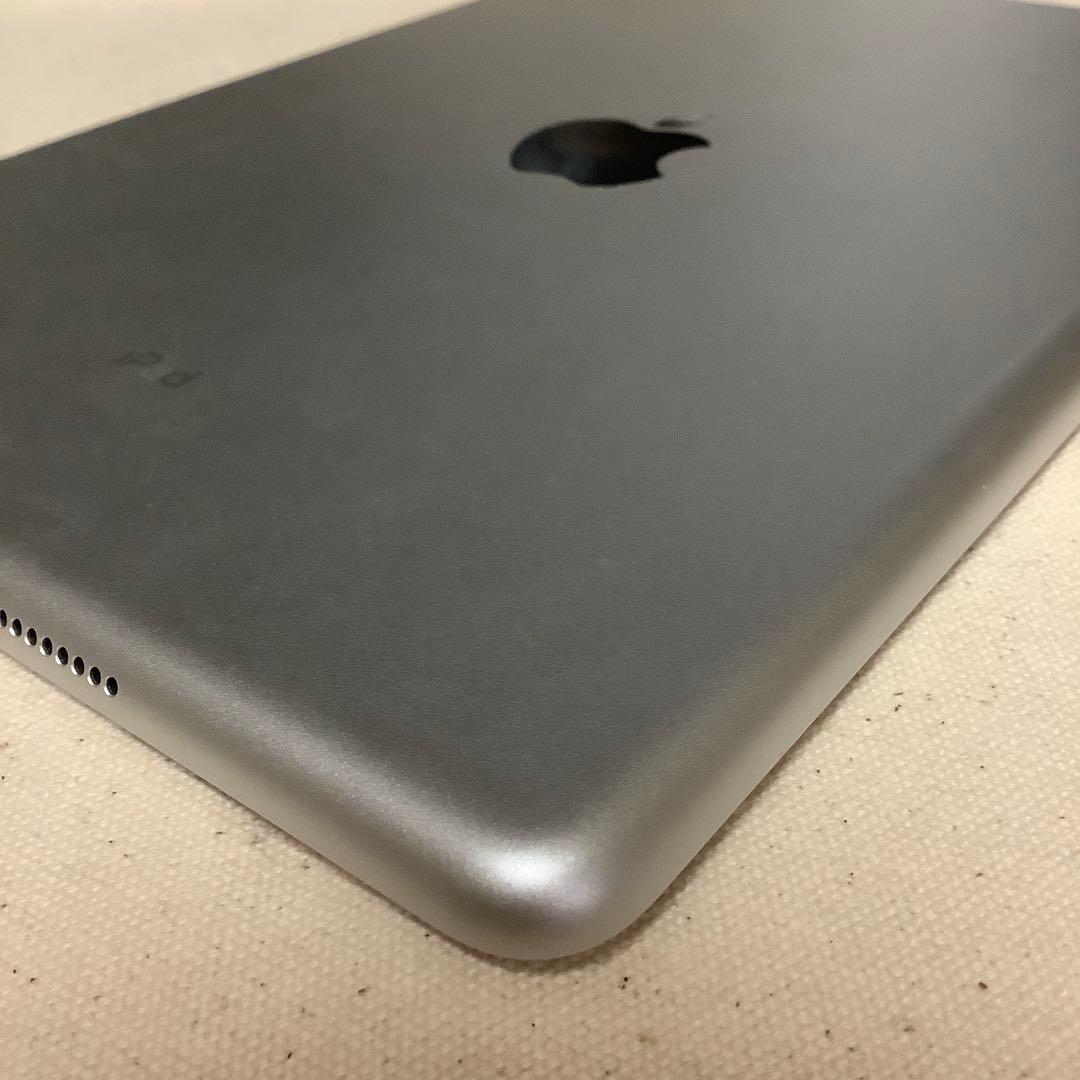 Apple iPad 第5世代 Wi-Fi専用モデル 32GB　電池92％