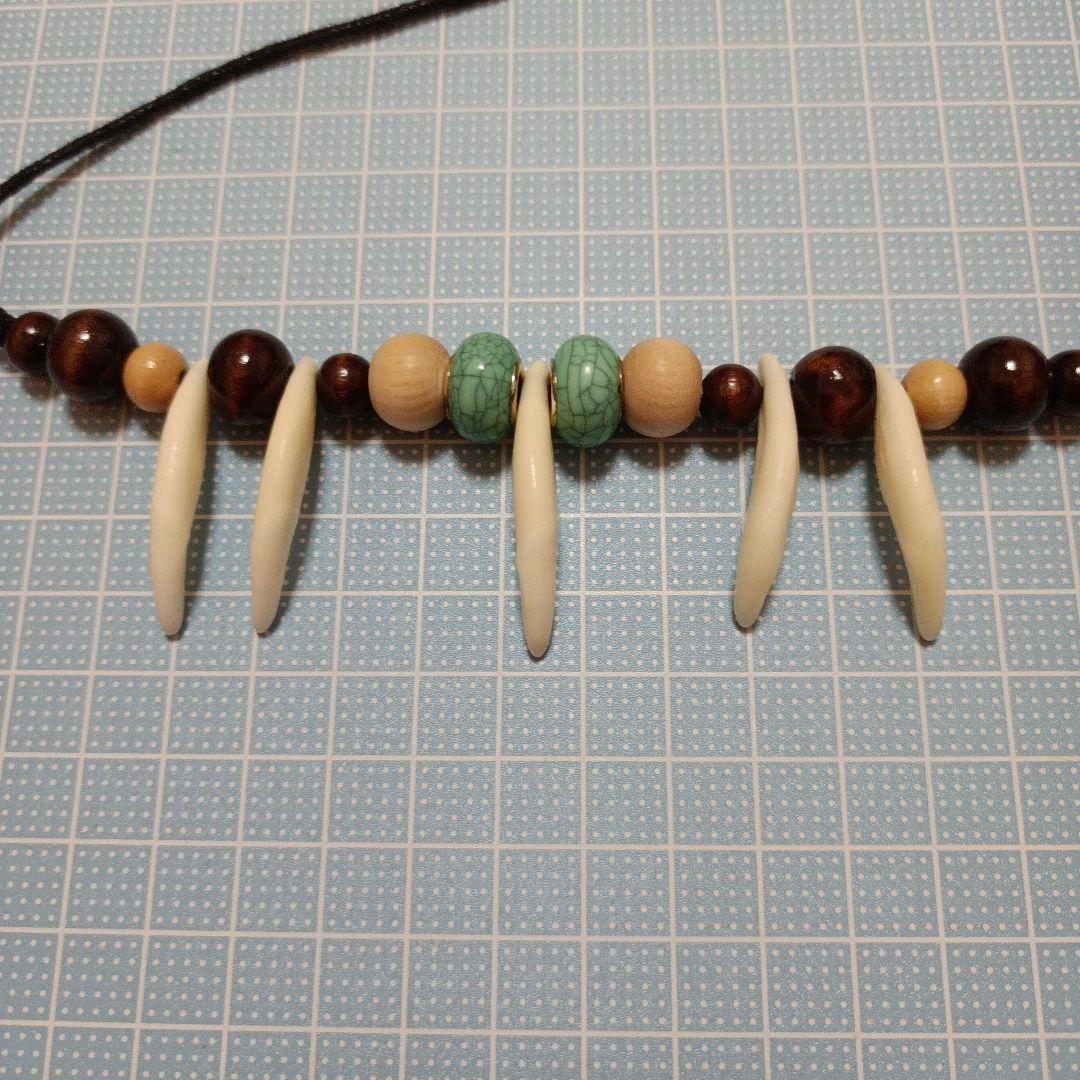 コヨーテの牙大きめネックレス民族風　グリーン