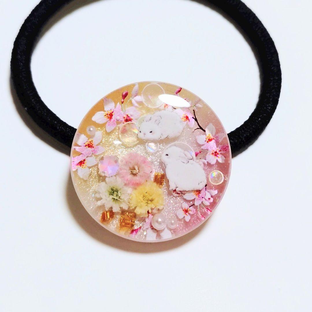 No.458　レジン ヘアゴム キーホルダー ピンバッジ うさぎ桜カスミソウ