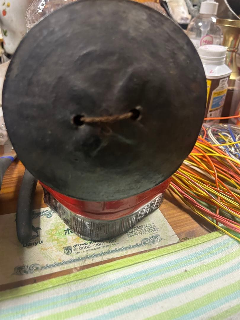 たぬきの陶器置物 赤黒