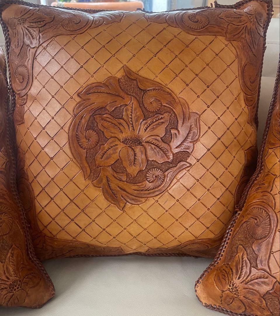 レザー製　花柄クッション3個セット　ソファ　アンティーク