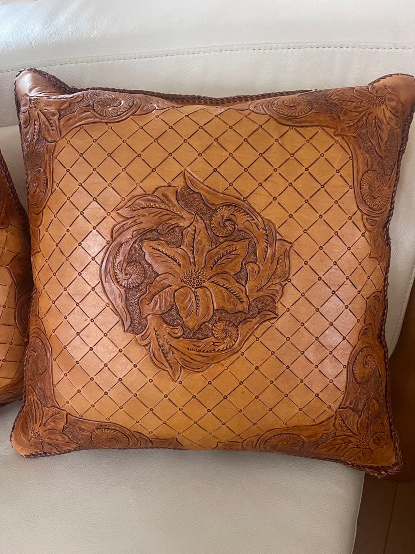 レザー製　花柄クッション3個セット　ソファ　アンティーク