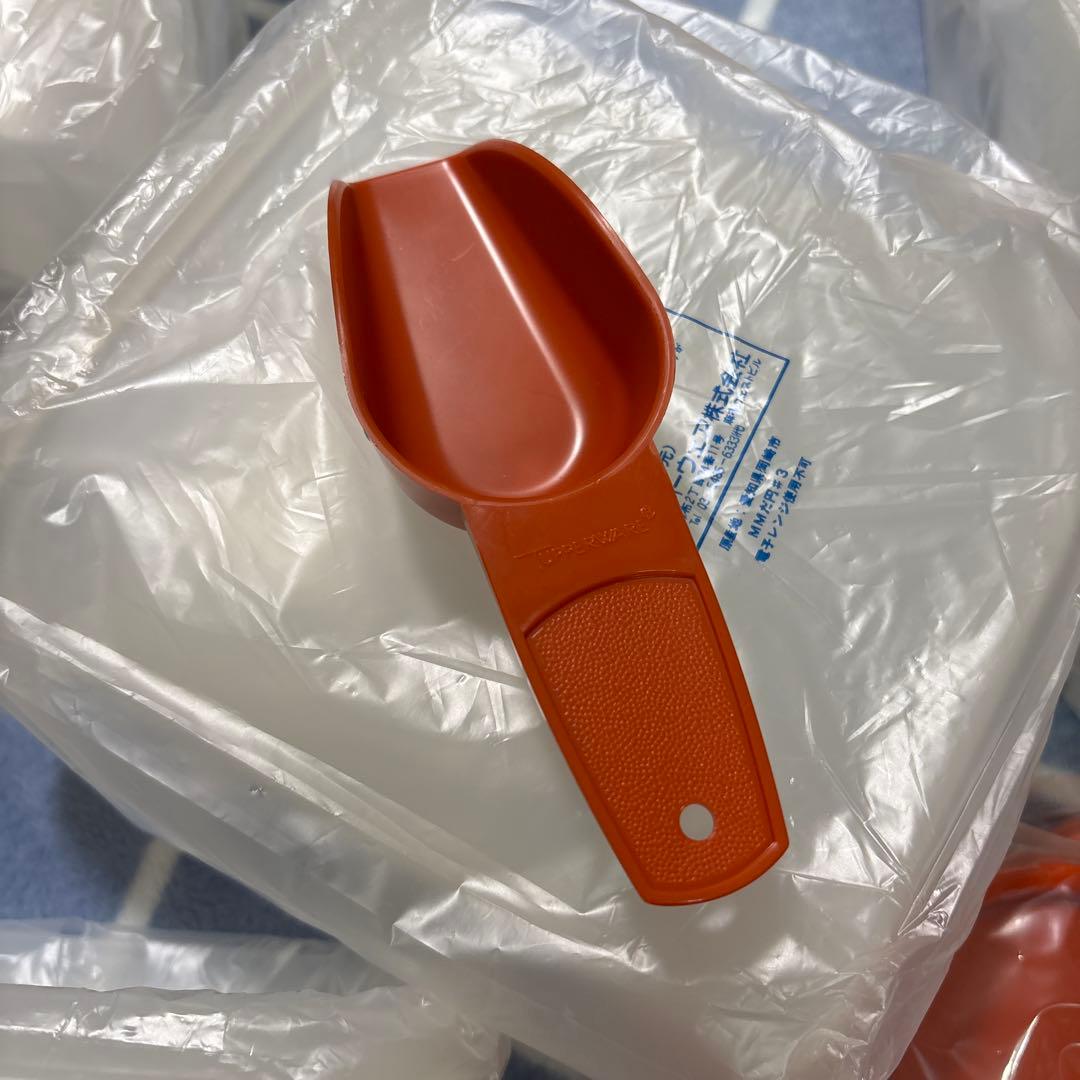 タッパーウェア　だえんMM6個　ボトルなど