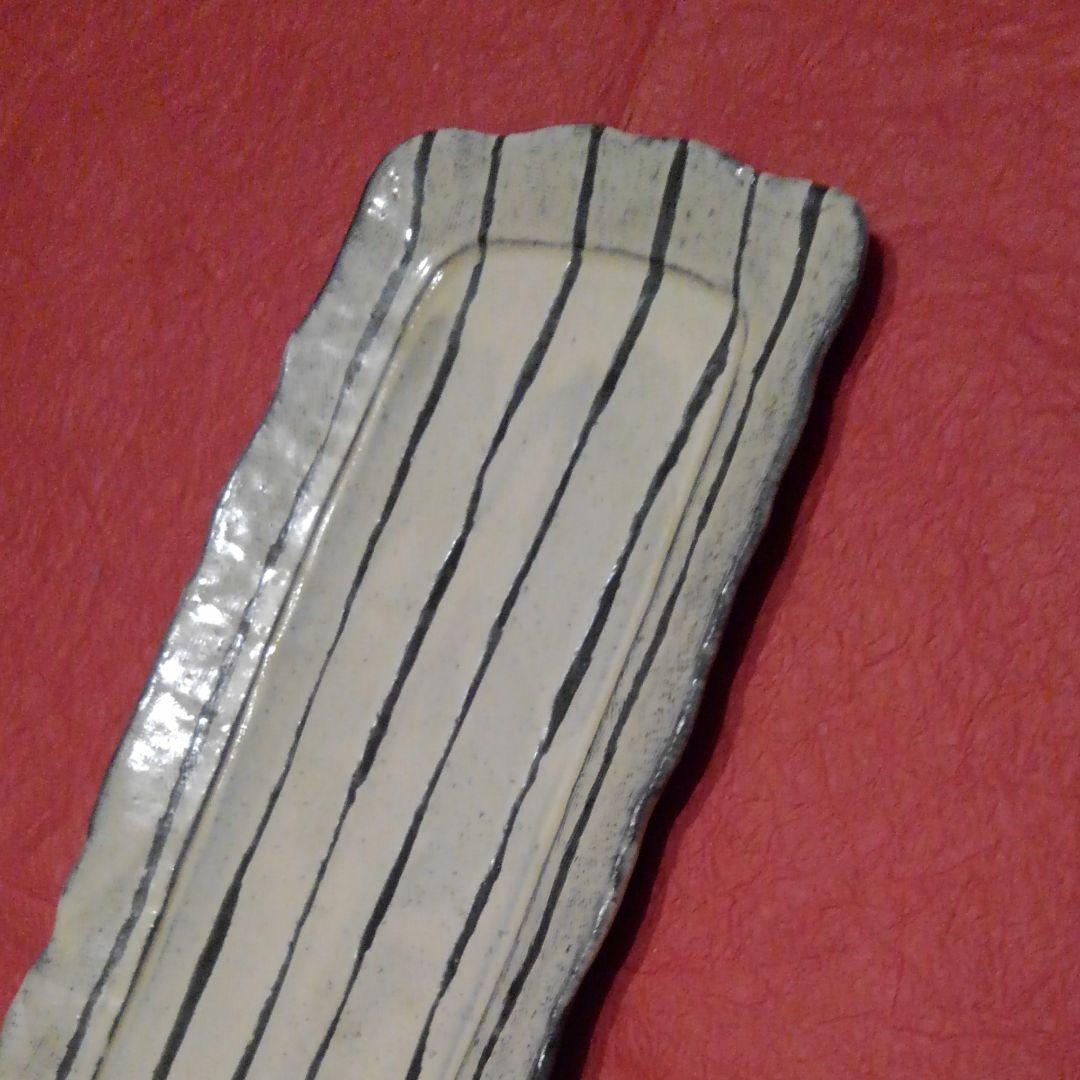 信楽焼　粉引線彫長々皿