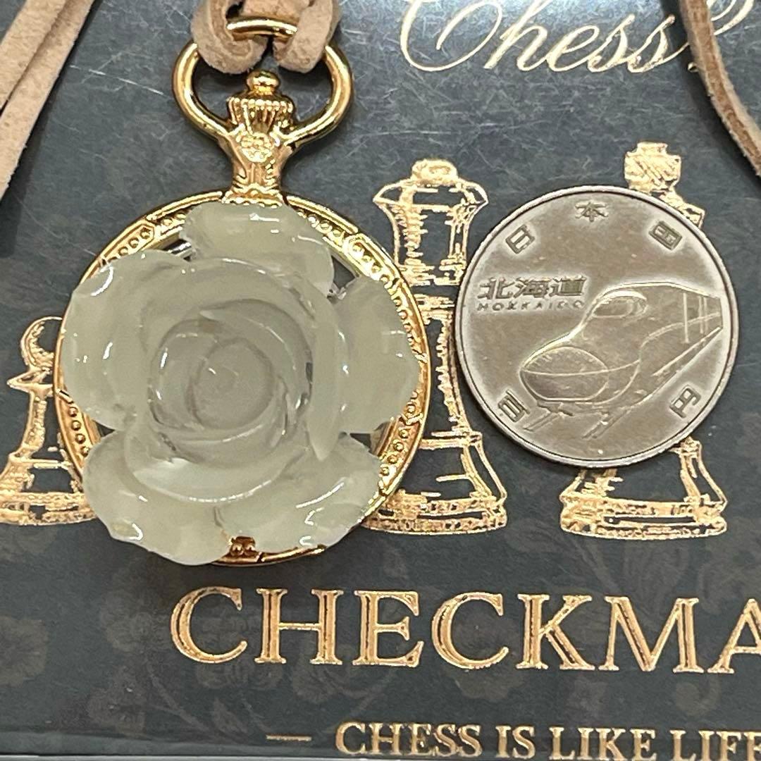 恐ろしく輝く薔薇のペンダント【月と猫】