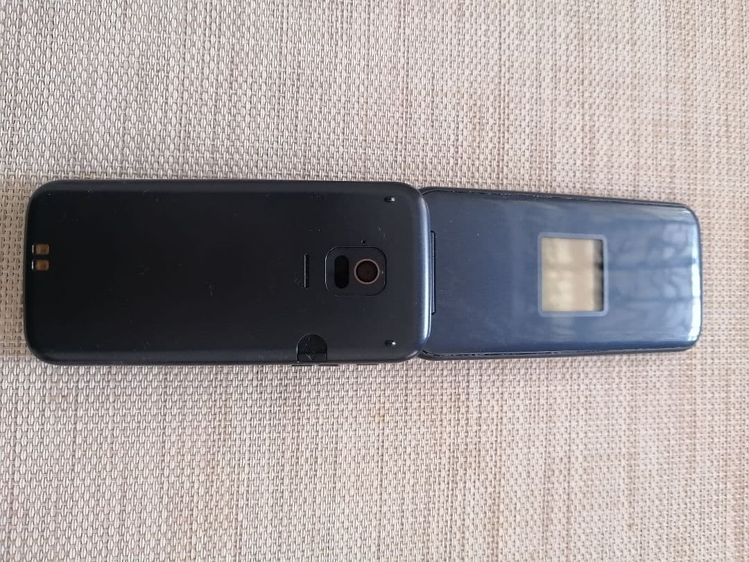 docomoらくらくホン F-01M 携帯電話 ACアダプタ 卓上ホルダー付き