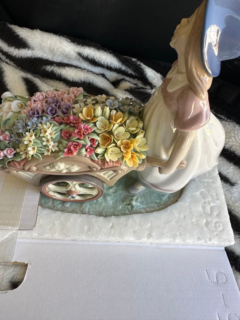 Lladro 少女と花車 置物