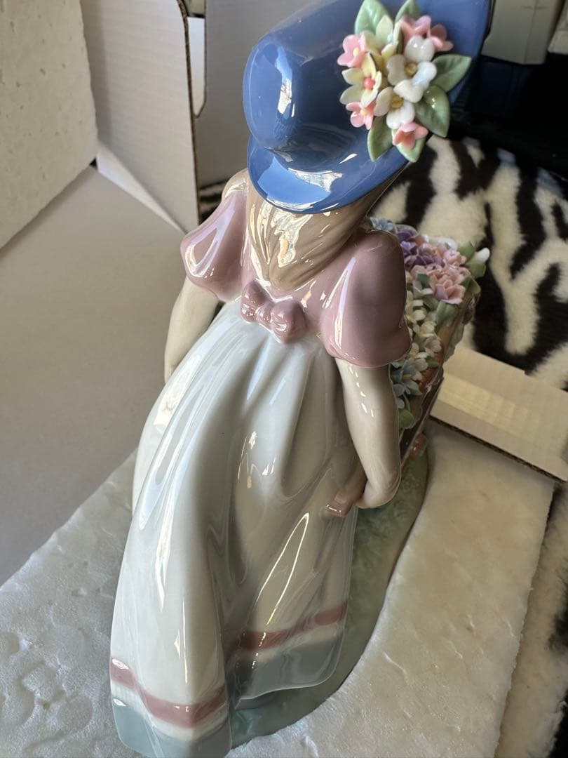 Lladro 少女と花車 置物