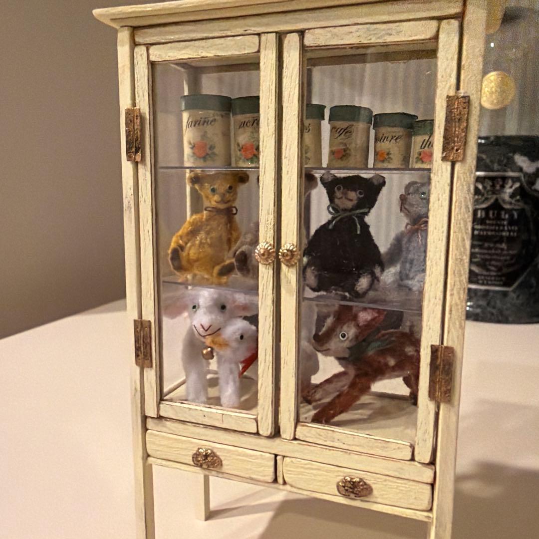 pansbearさん ミニチュアベアキャビネット